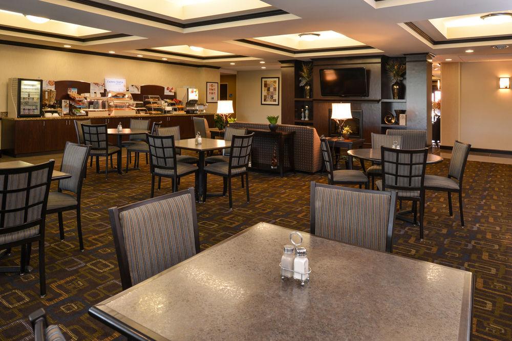 Holiday Inn Express & Suites Fairmont By Ihg Esterno foto