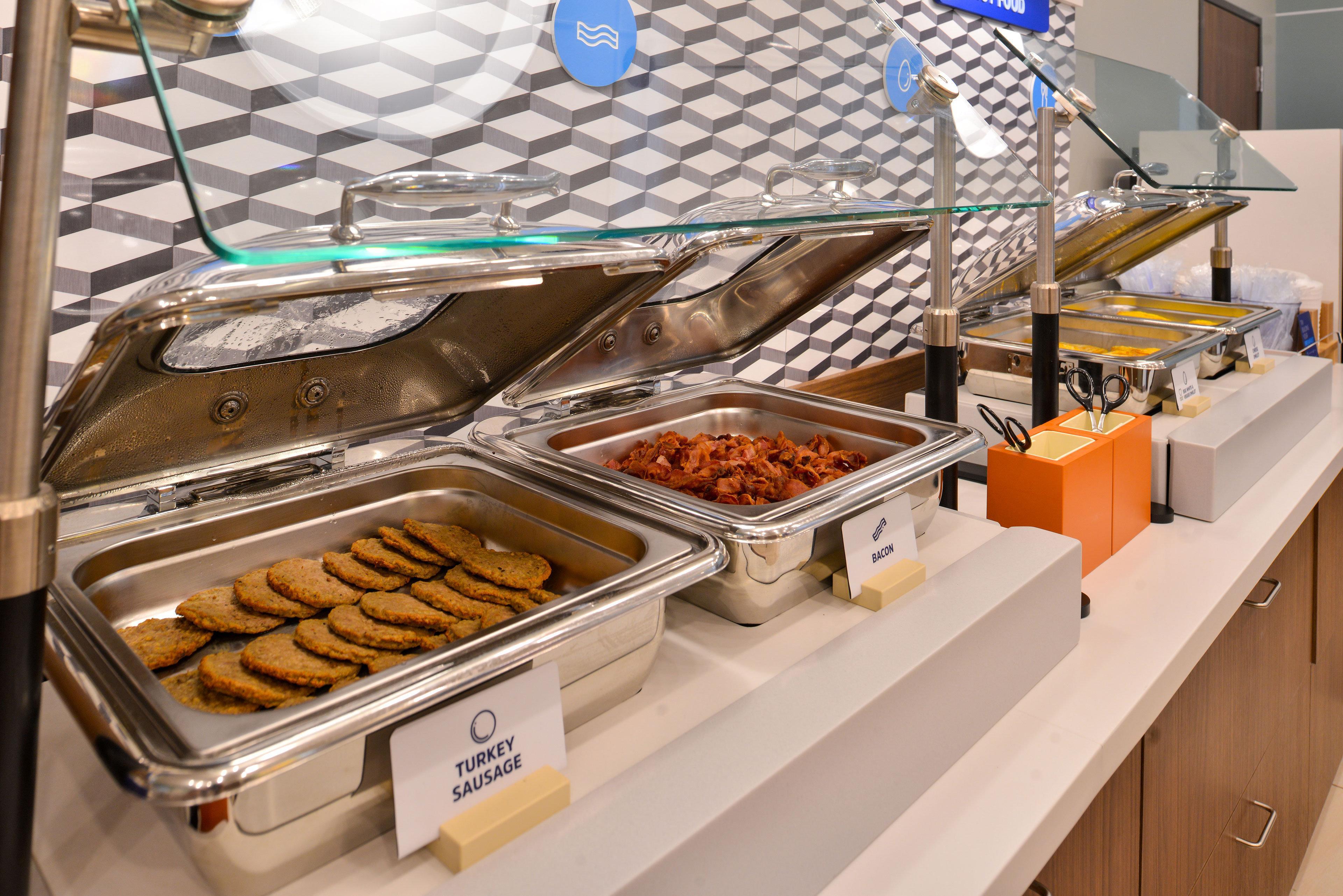 Holiday Inn Express & Suites Fairmont By Ihg Esterno foto