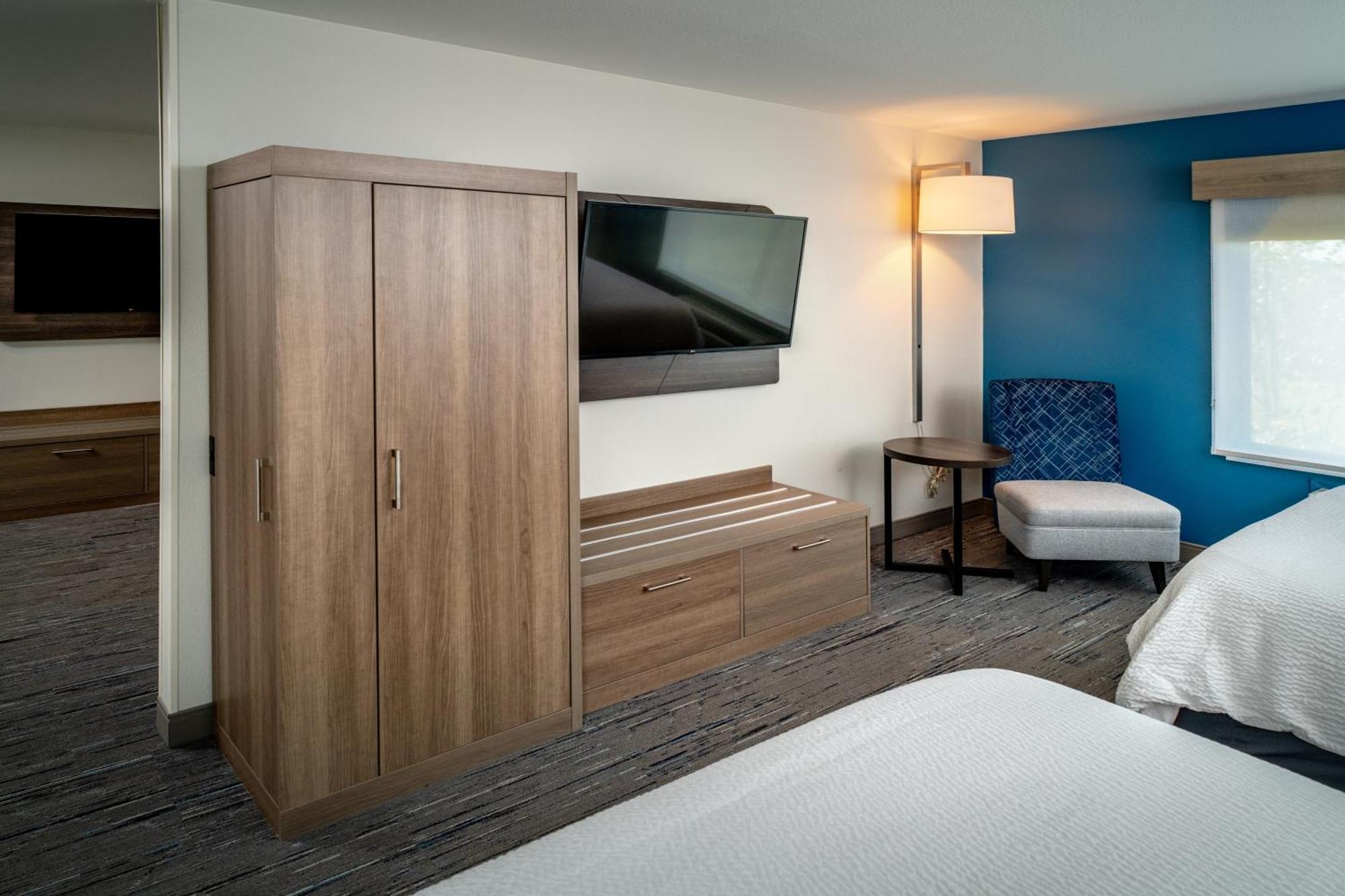 Holiday Inn Express & Suites Fairmont By Ihg Esterno foto