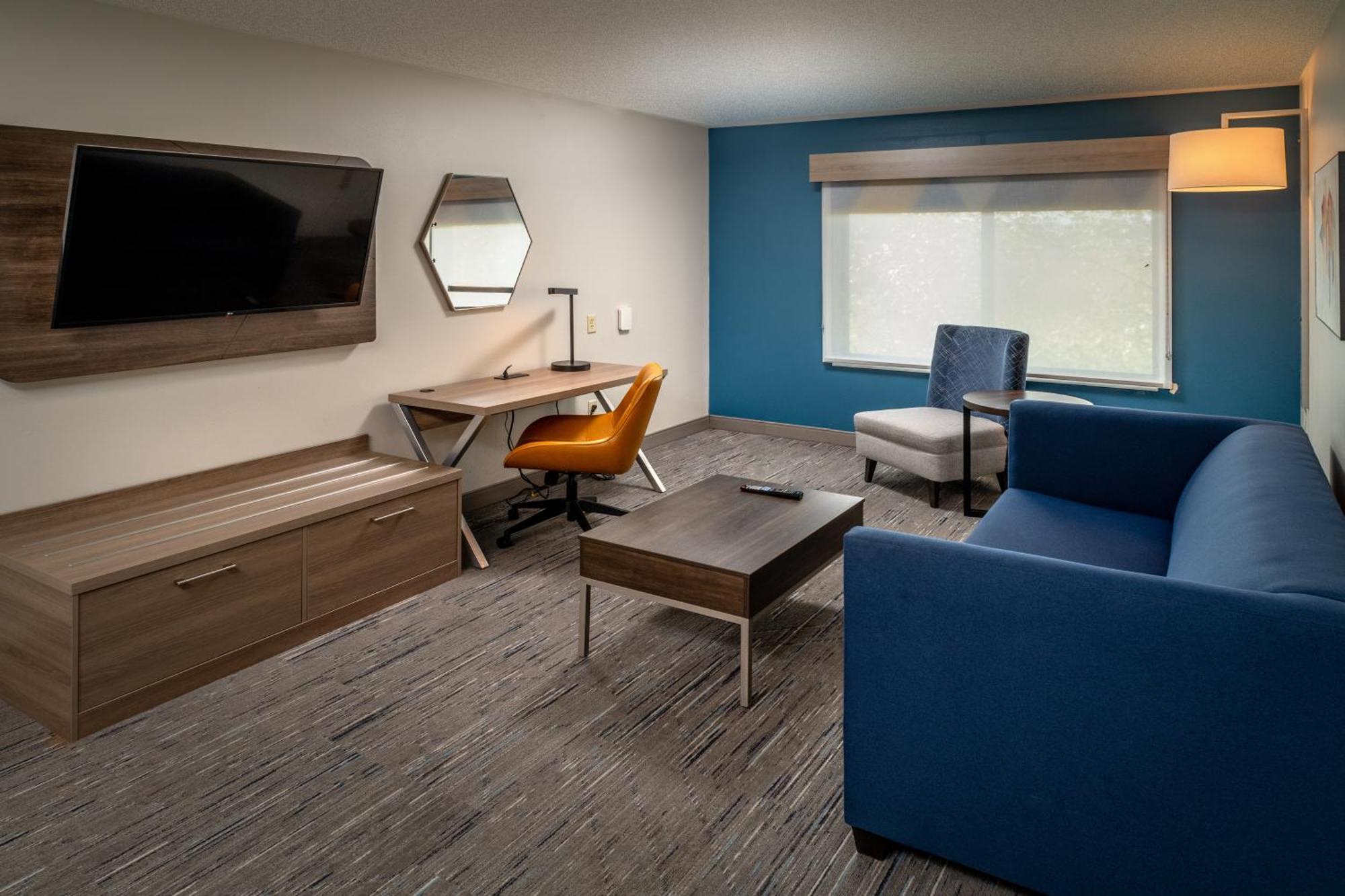 Holiday Inn Express & Suites Fairmont By Ihg Esterno foto