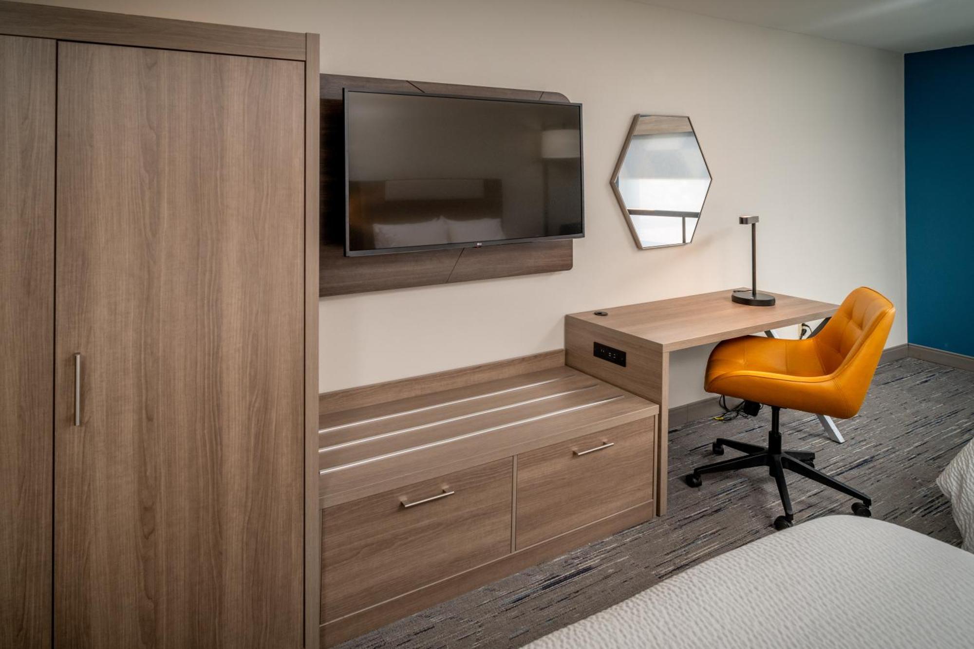Holiday Inn Express & Suites Fairmont By Ihg Esterno foto