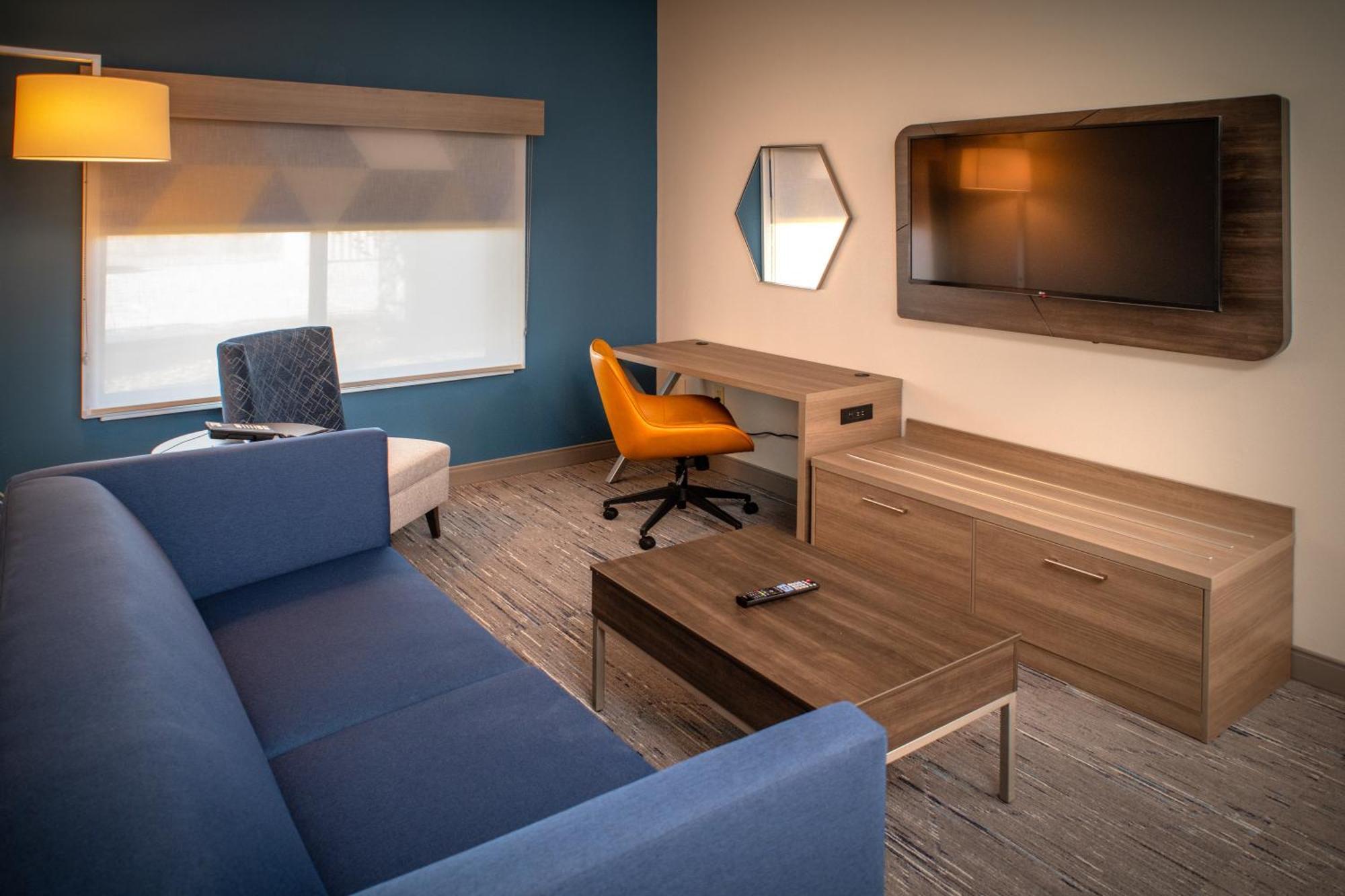 Holiday Inn Express & Suites Fairmont By Ihg Esterno foto