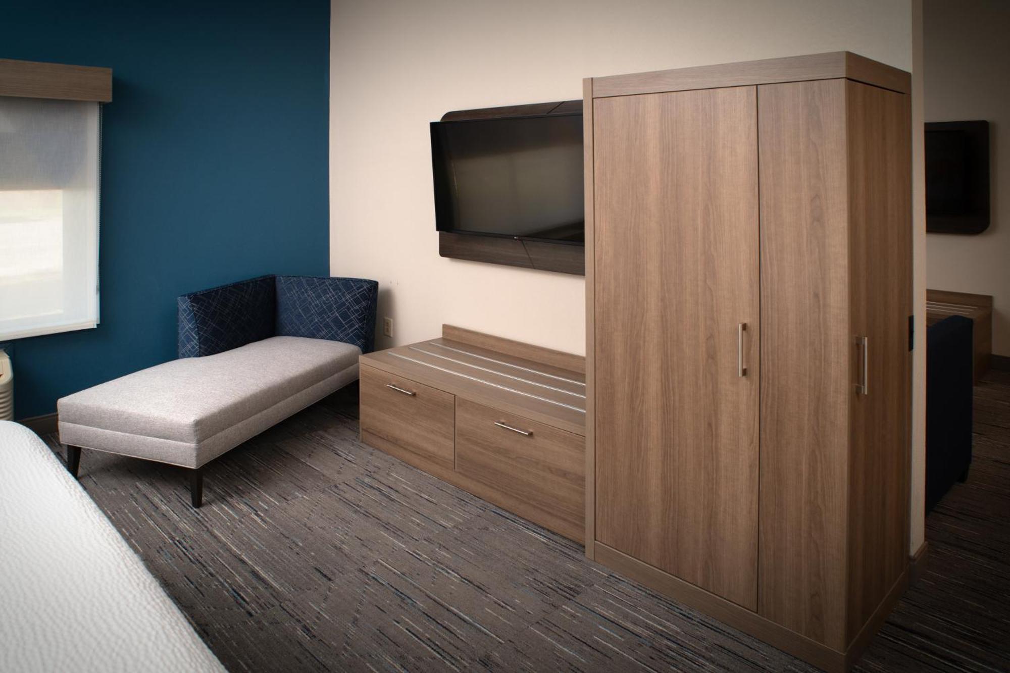 Holiday Inn Express & Suites Fairmont By Ihg Esterno foto