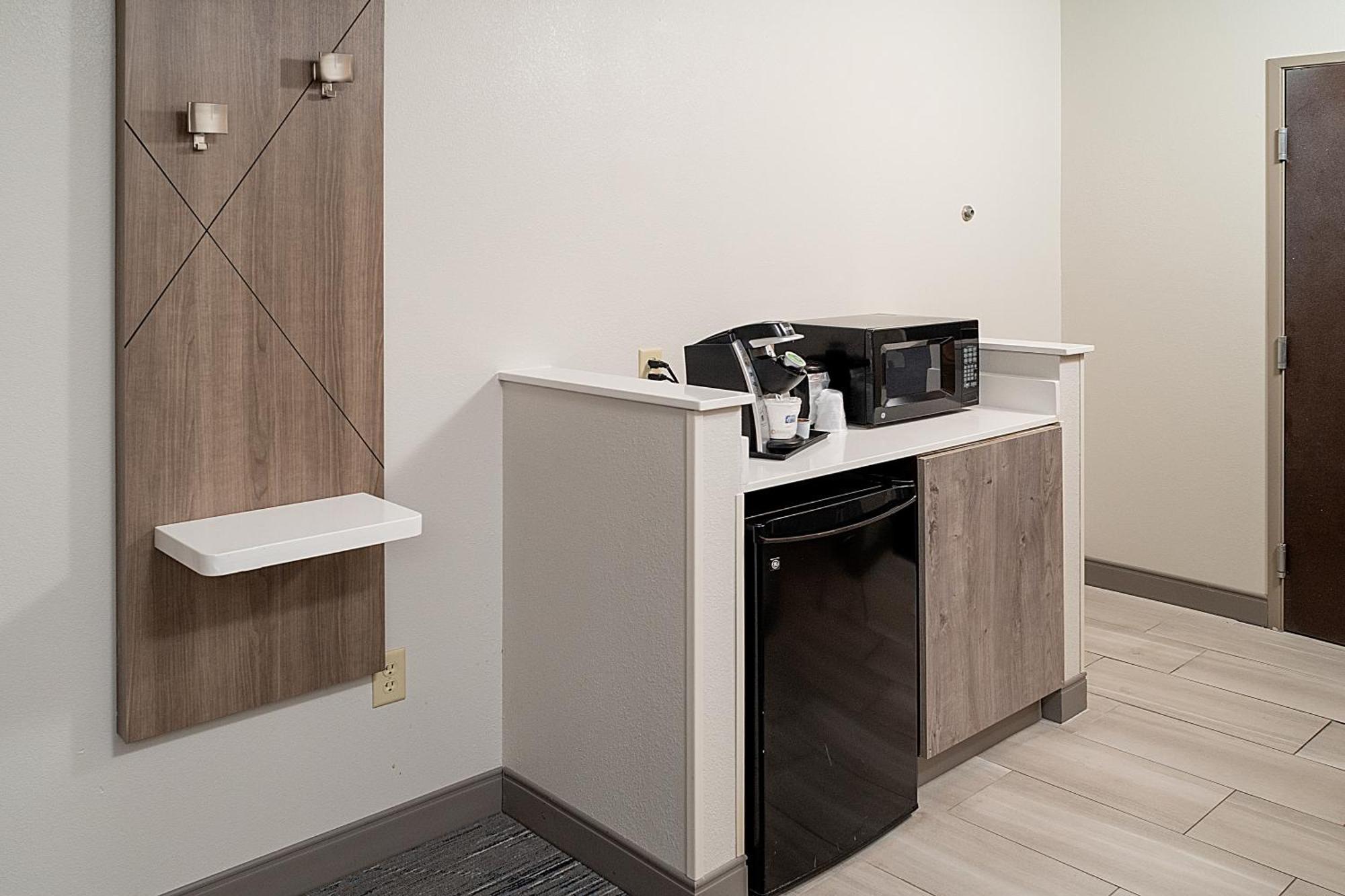 Holiday Inn Express & Suites Fairmont By Ihg Esterno foto