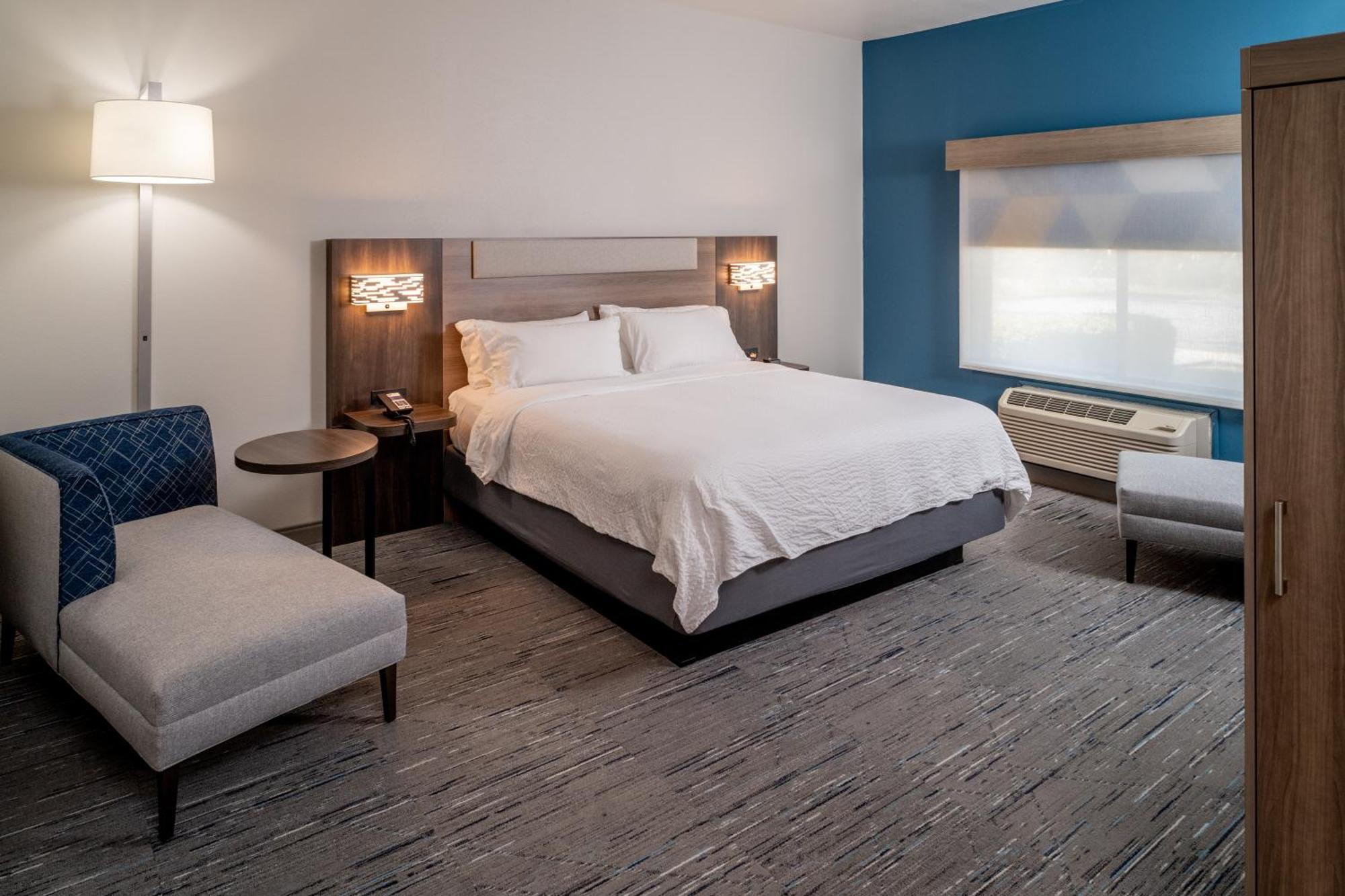 Holiday Inn Express & Suites Fairmont By Ihg Esterno foto