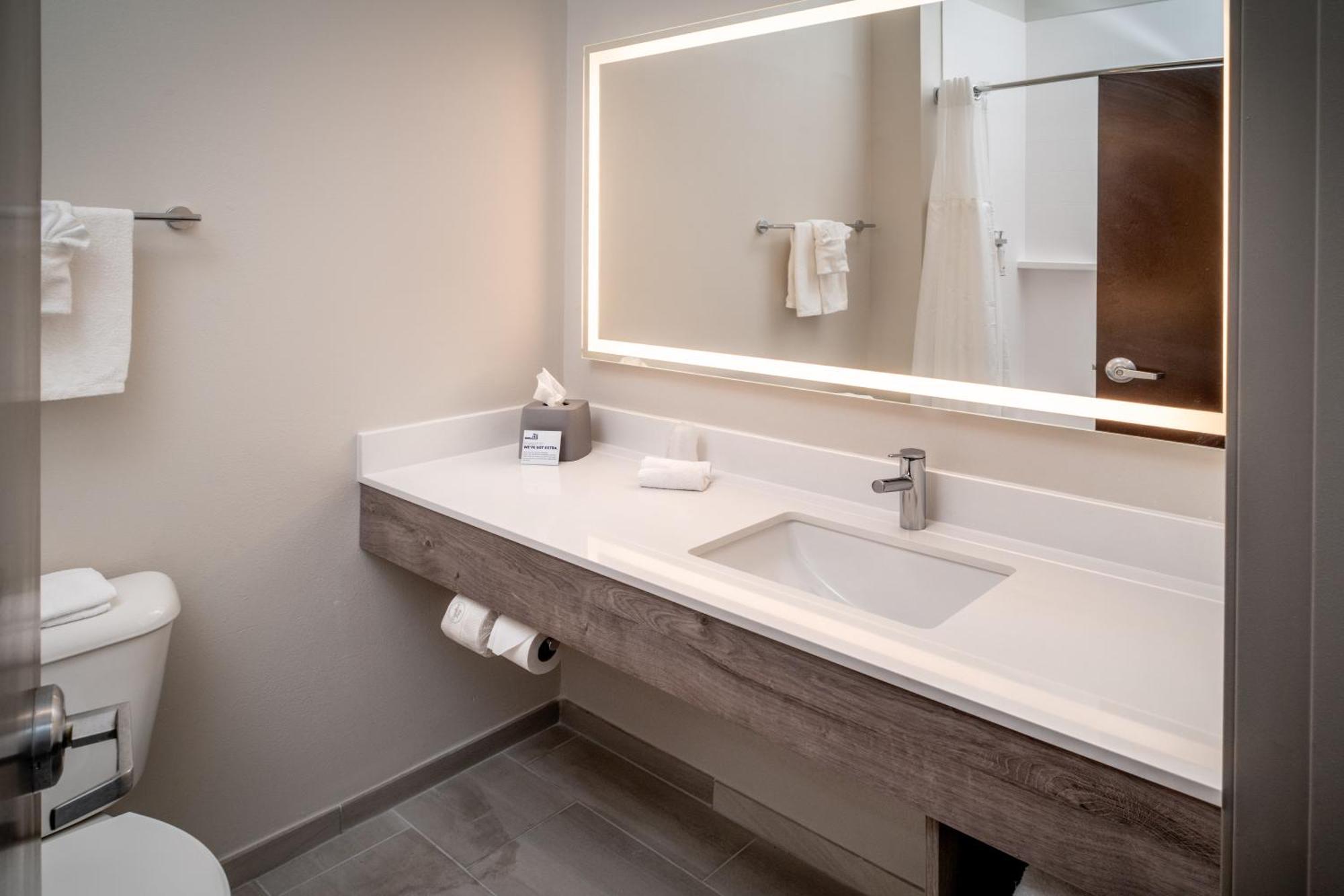 Holiday Inn Express & Suites Fairmont By Ihg Esterno foto