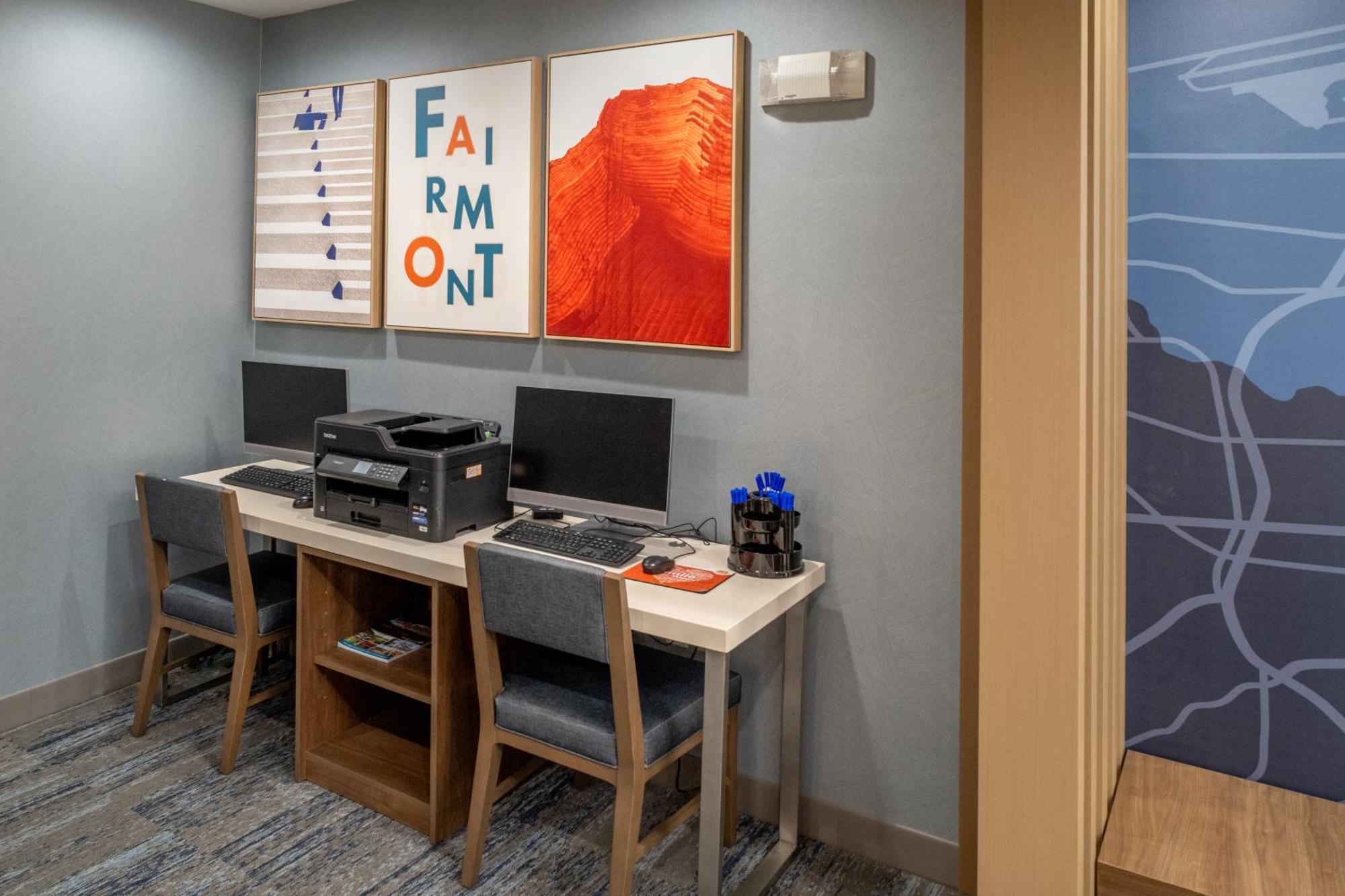Holiday Inn Express & Suites Fairmont By Ihg Esterno foto
