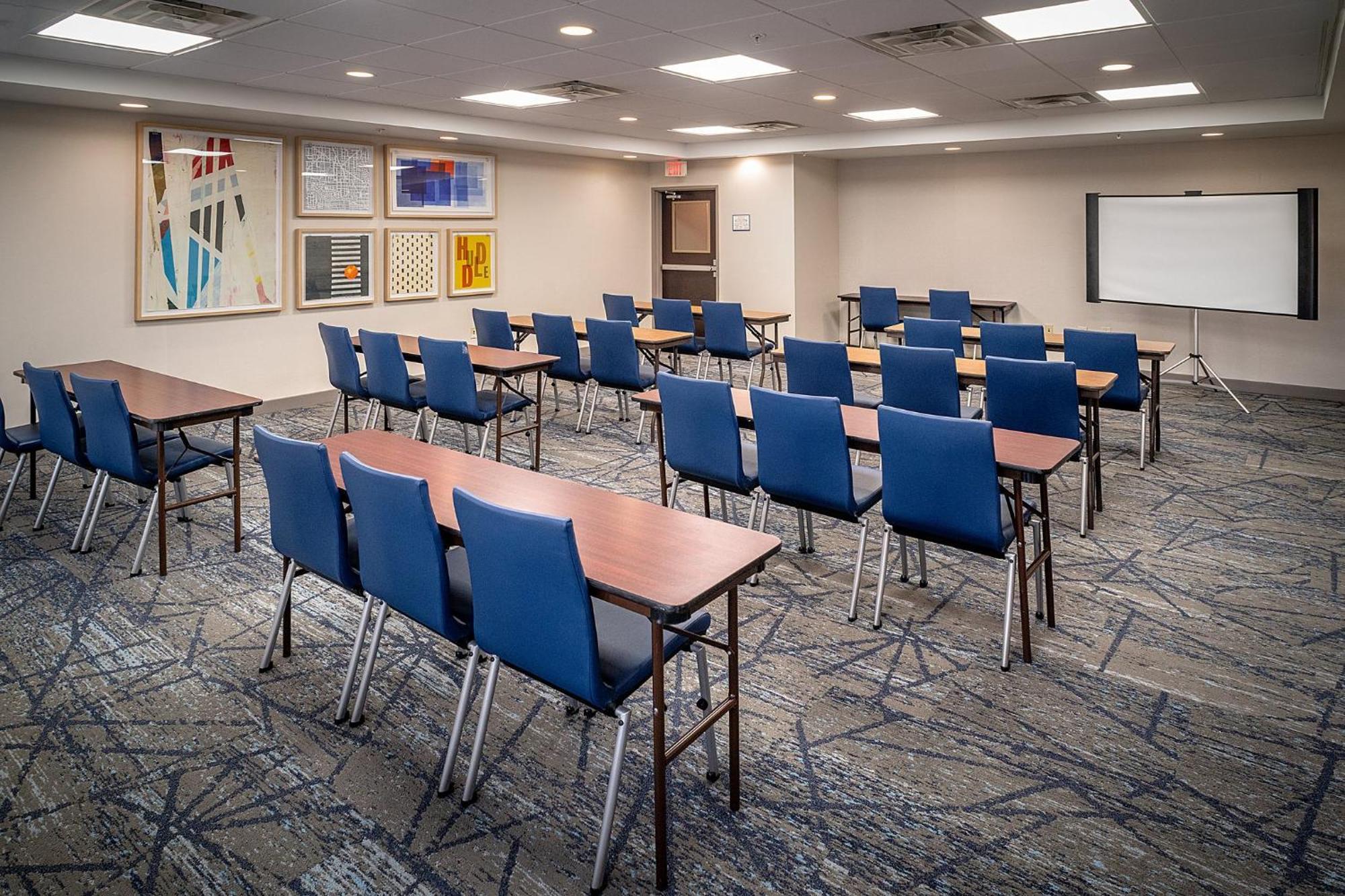 Holiday Inn Express & Suites Fairmont By Ihg Esterno foto