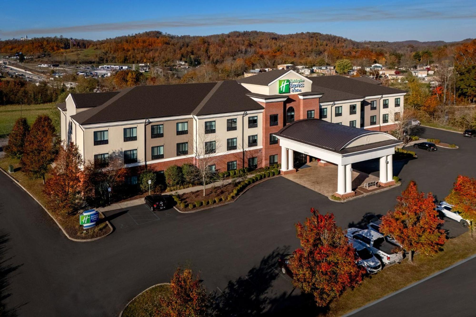 Holiday Inn Express & Suites Fairmont By Ihg Esterno foto