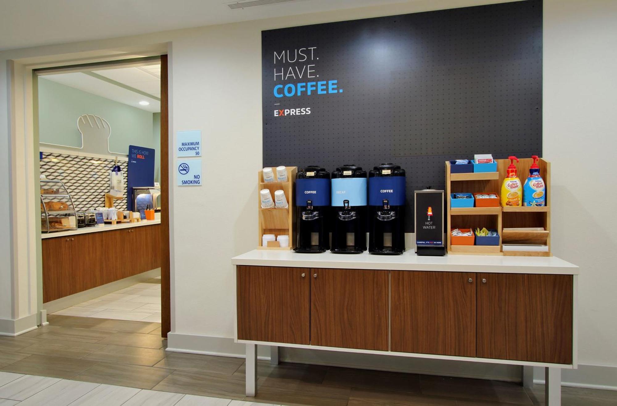 Holiday Inn Express & Suites Fairmont By Ihg Esterno foto