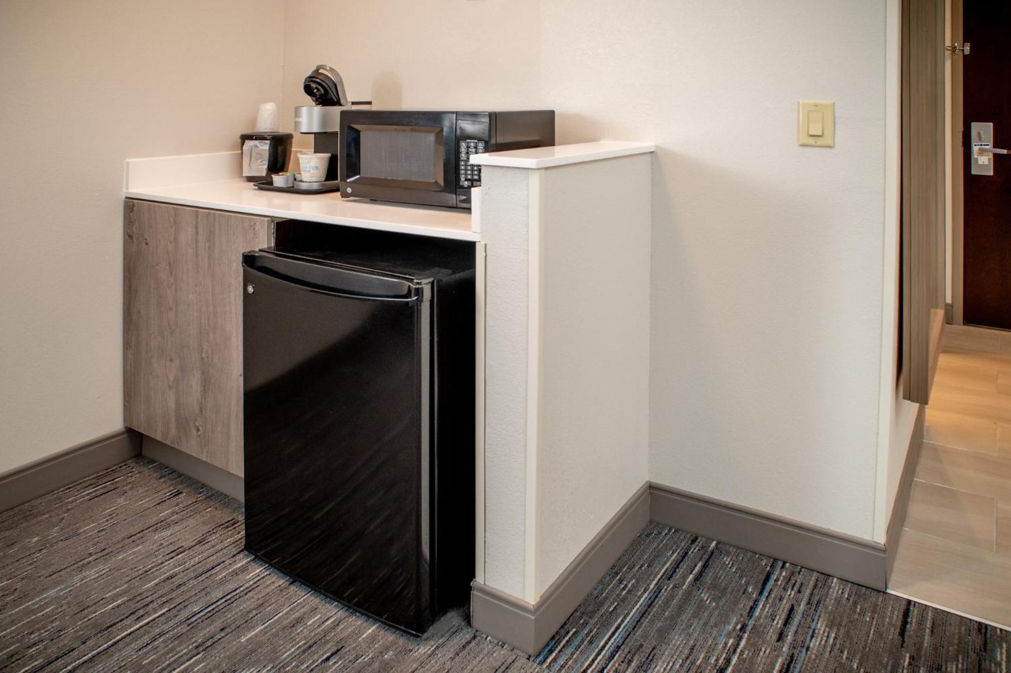 Holiday Inn Express & Suites Fairmont By Ihg Esterno foto