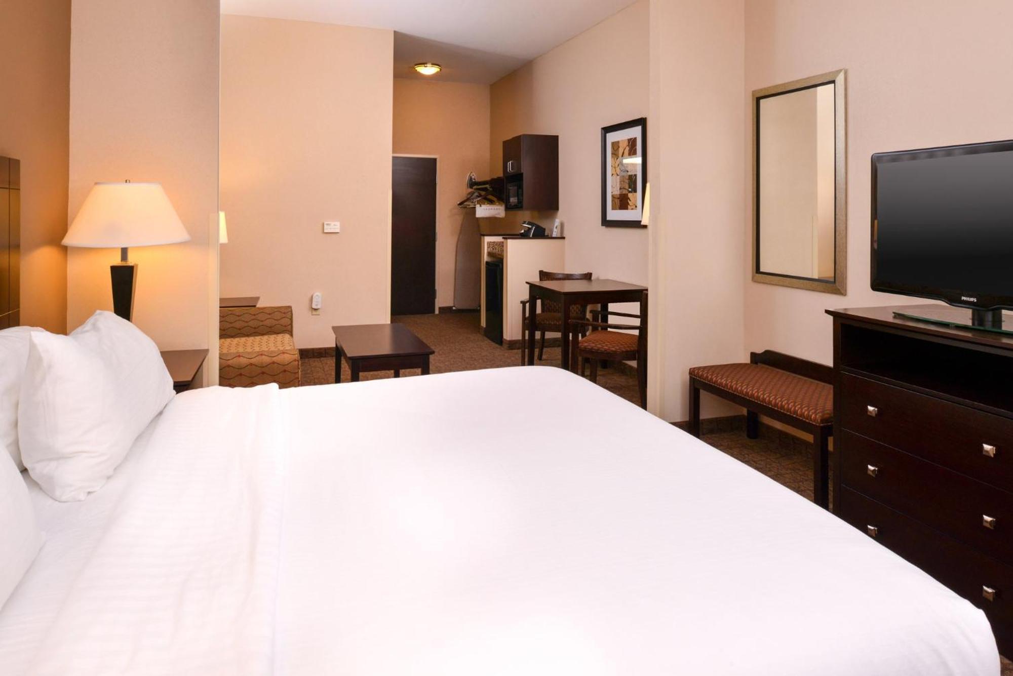 Holiday Inn Express & Suites Fairmont By Ihg Esterno foto