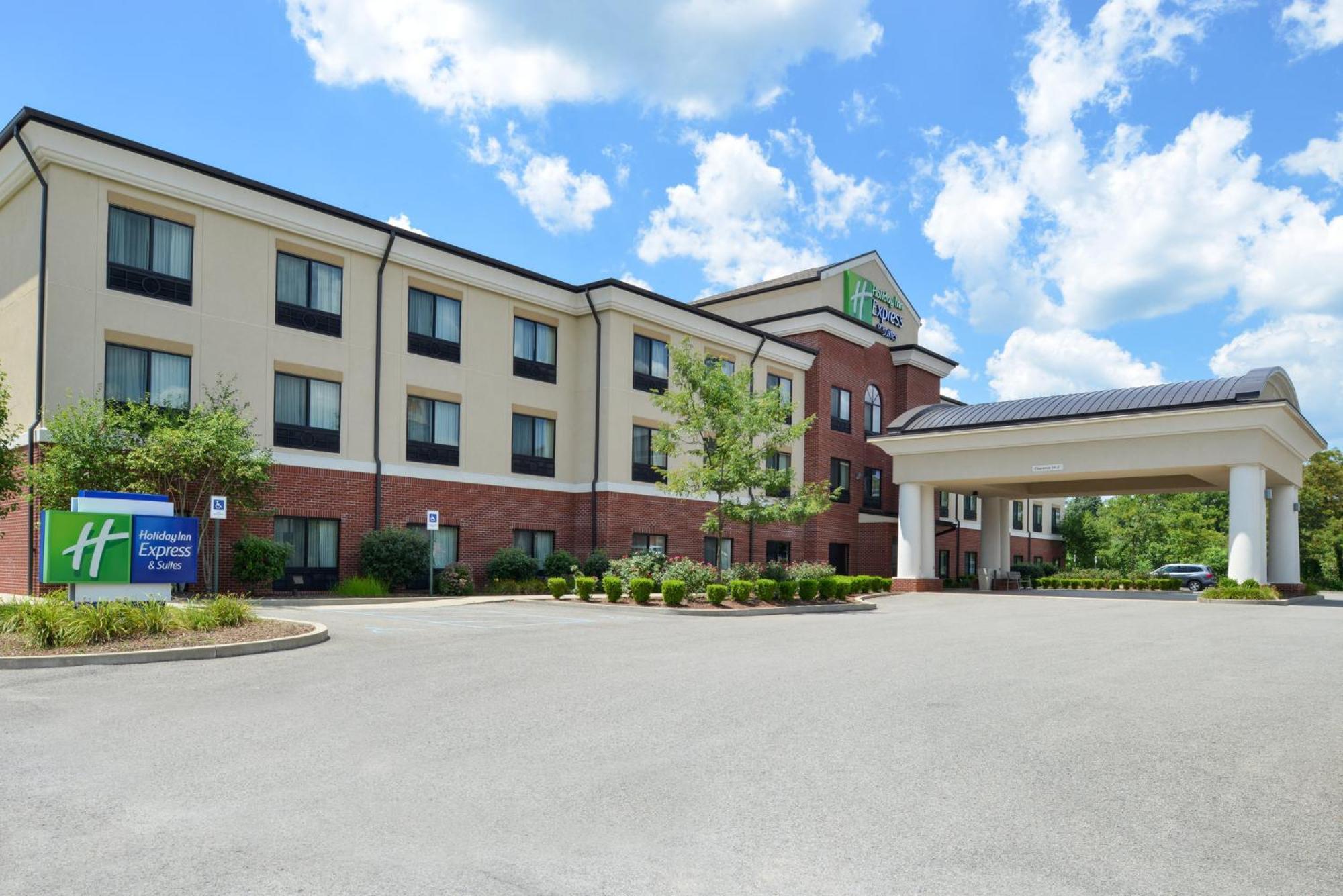 Holiday Inn Express & Suites Fairmont By Ihg Esterno foto