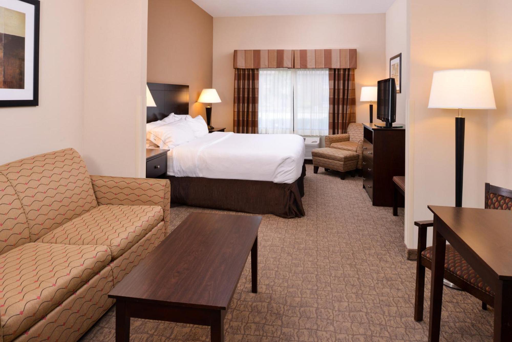 Holiday Inn Express & Suites Fairmont By Ihg Esterno foto