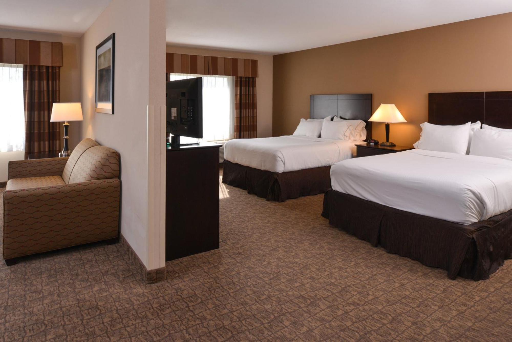 Holiday Inn Express & Suites Fairmont By Ihg Esterno foto