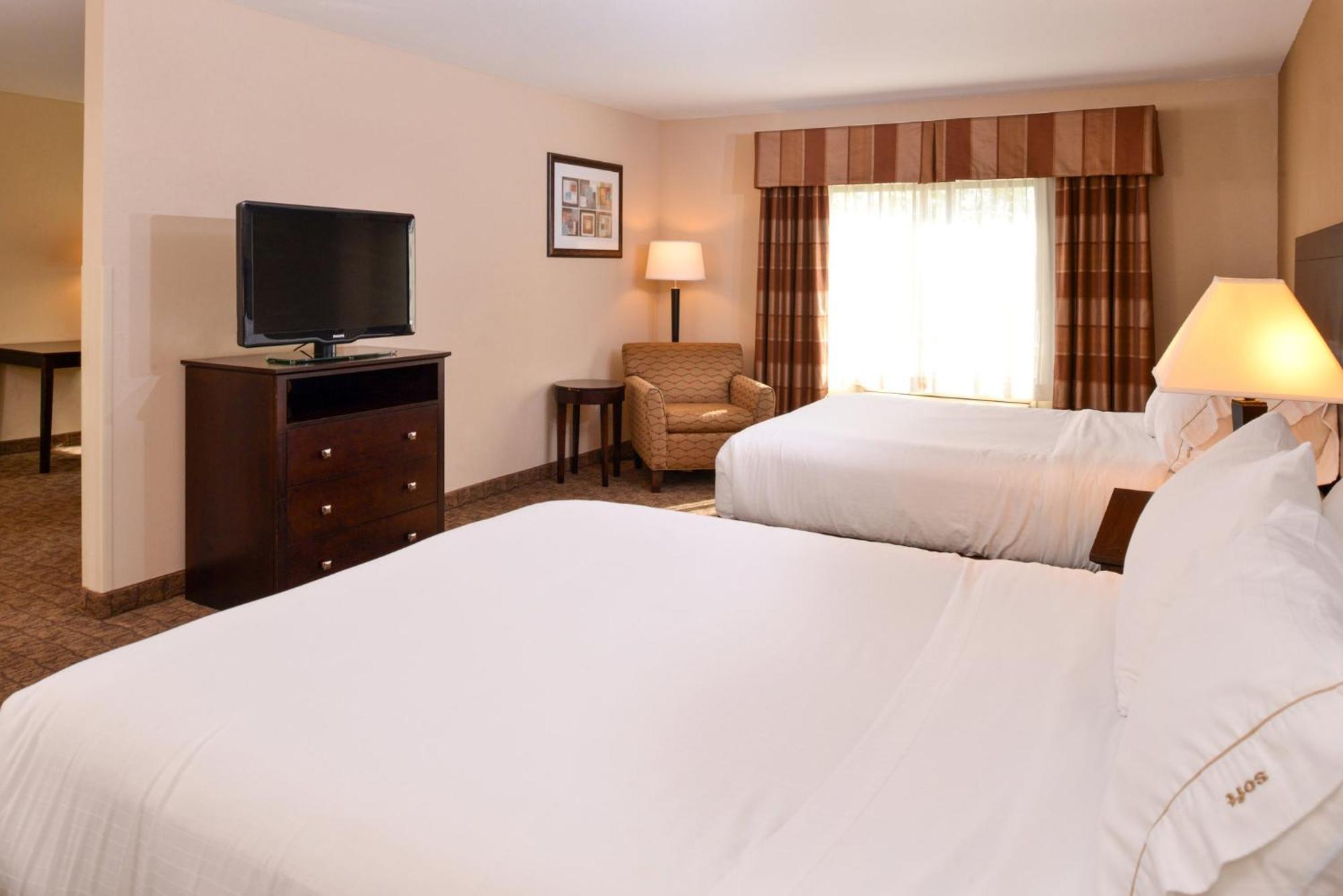 Holiday Inn Express & Suites Fairmont By Ihg Esterno foto