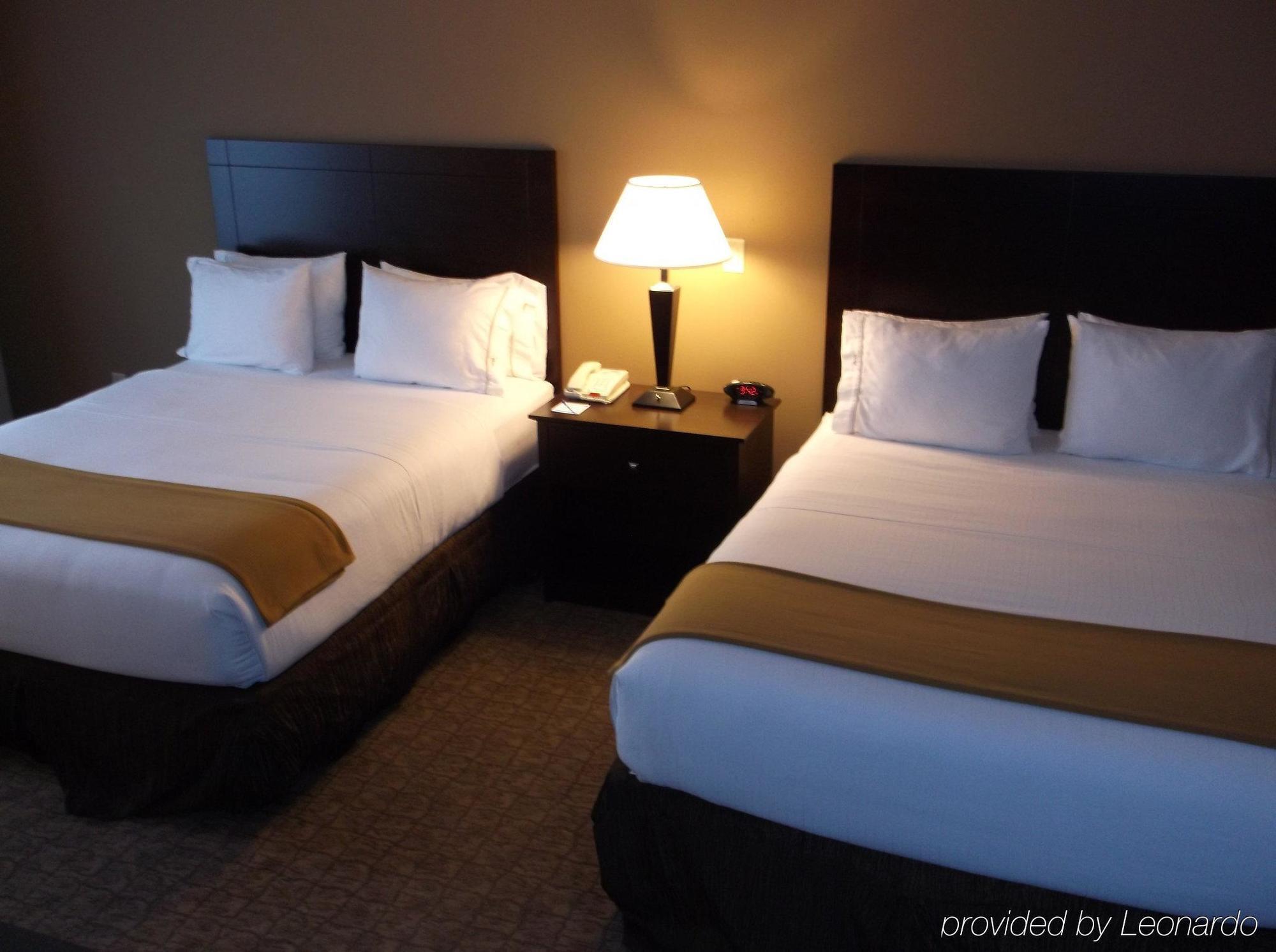 Holiday Inn Express & Suites Fairmont By Ihg Esterno foto