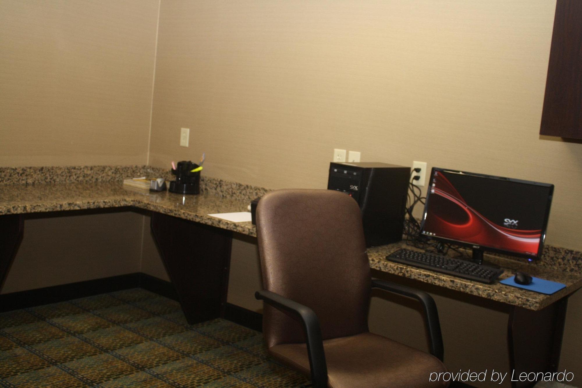 Holiday Inn Express & Suites Fairmont By Ihg Servizi foto