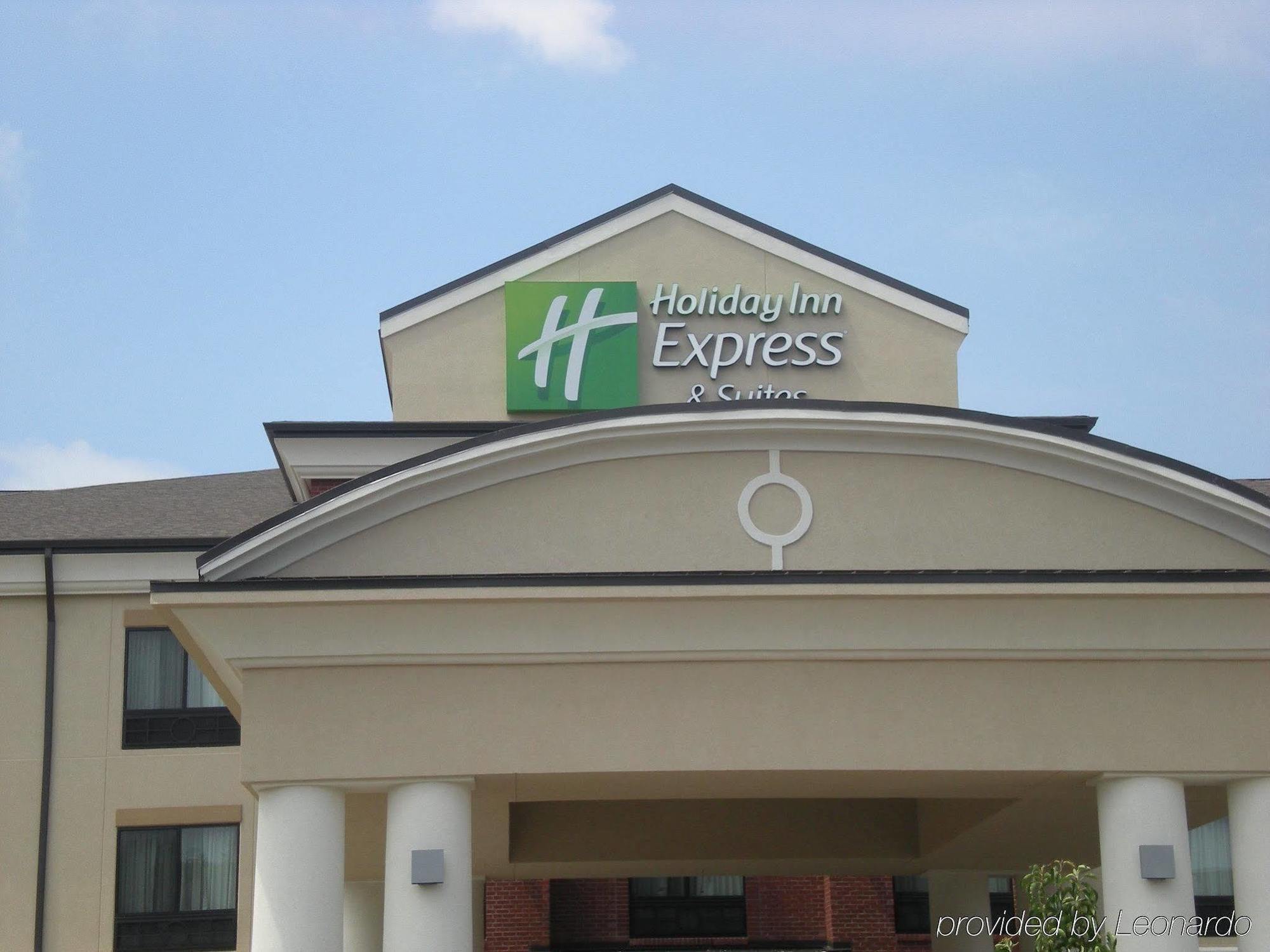 Holiday Inn Express & Suites Fairmont By Ihg Esterno foto