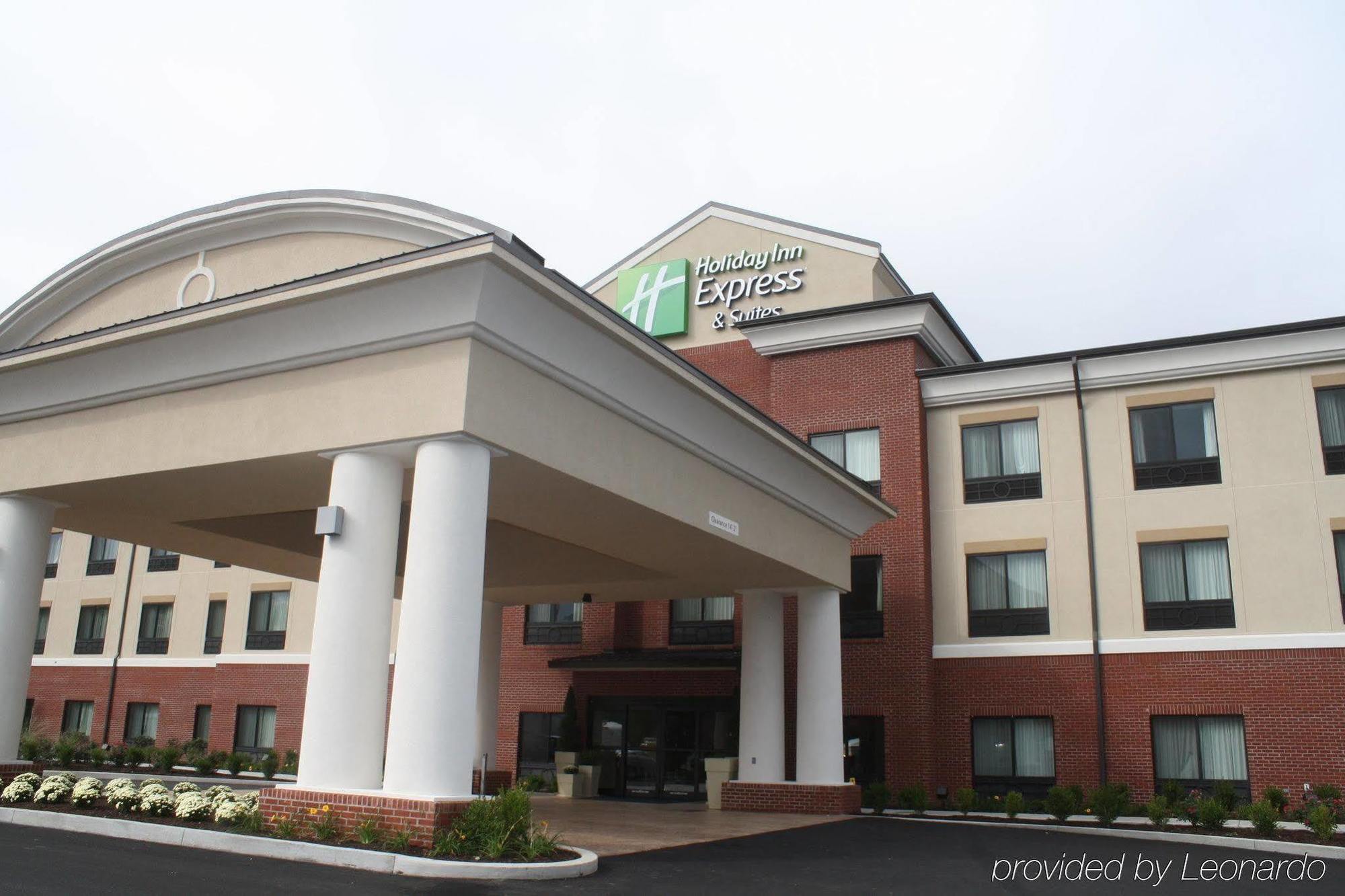 Holiday Inn Express & Suites Fairmont By Ihg Esterno foto
