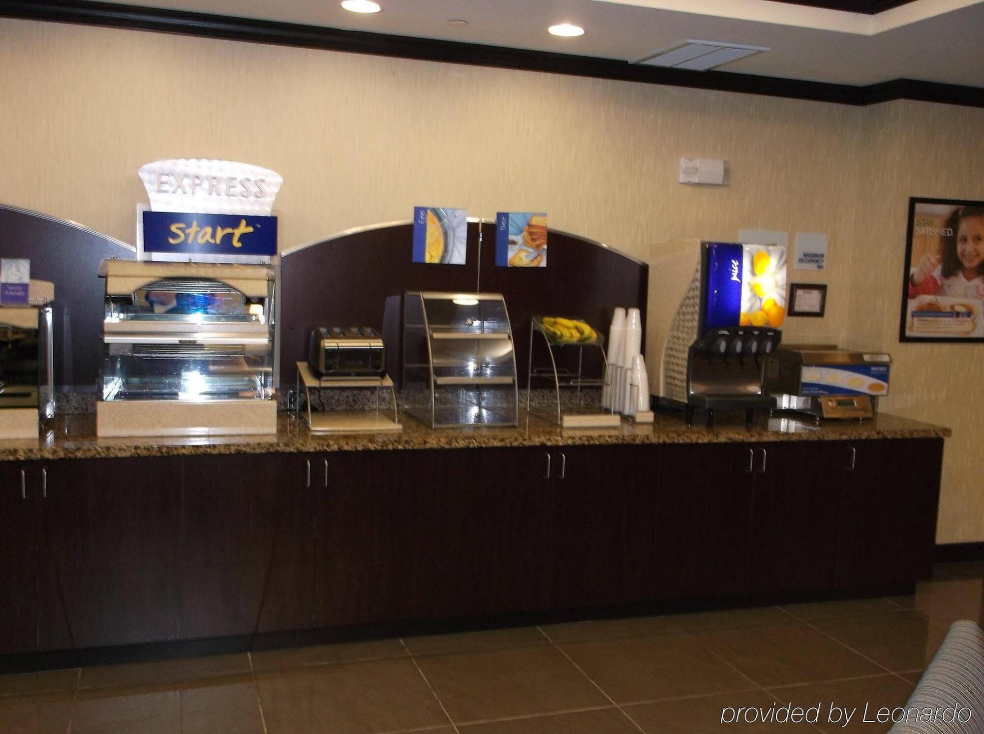 Holiday Inn Express & Suites Fairmont By Ihg Esterno foto